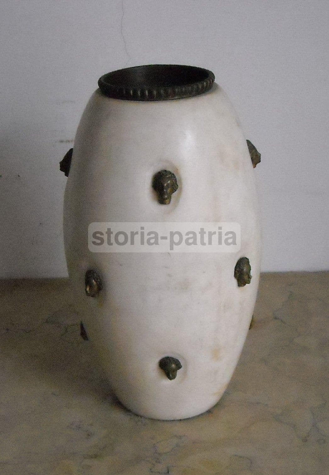 Vaso Art Déco In Alabastro Con Sculture In Bronzo Anni '30