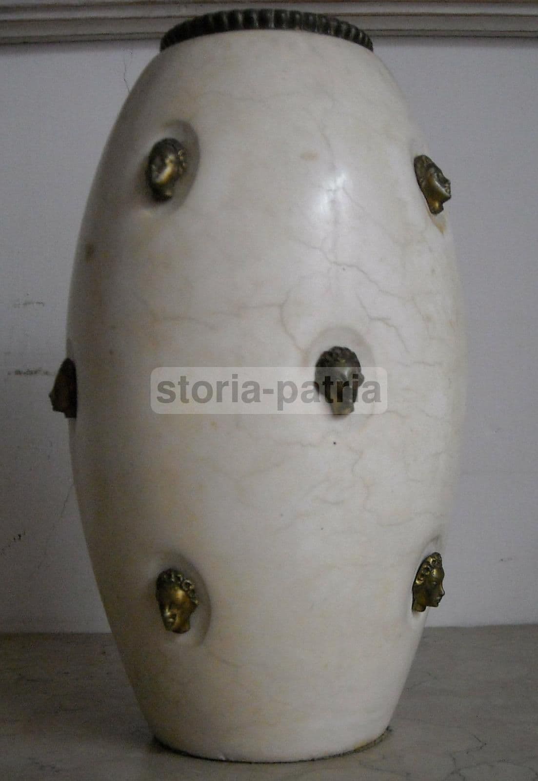 Vaso Art Déco In Alabastro Con Sculture In Bronzo Anni '30