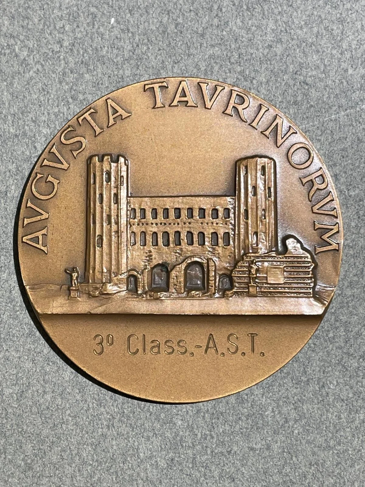 Medaglia Augusta Taurinorum con Pianta di Torino del 1720, foto 4 di 4