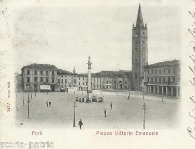 Cartolina di Piazza Vittorio Emanuele a Forlì