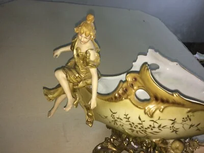 Centrotavola Capodimonte in Porcellana, Figura e Putti, foto 8 di 12